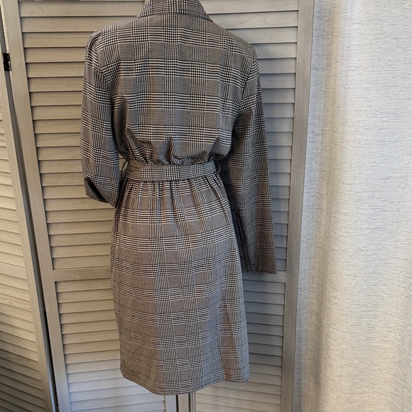 Black and cream colored Herringbone plaid pattern Wrap Dress~very classy! - Picture 10 of 13